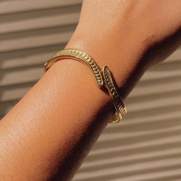 Monet Golden Bracelet - Picture 4 of 5